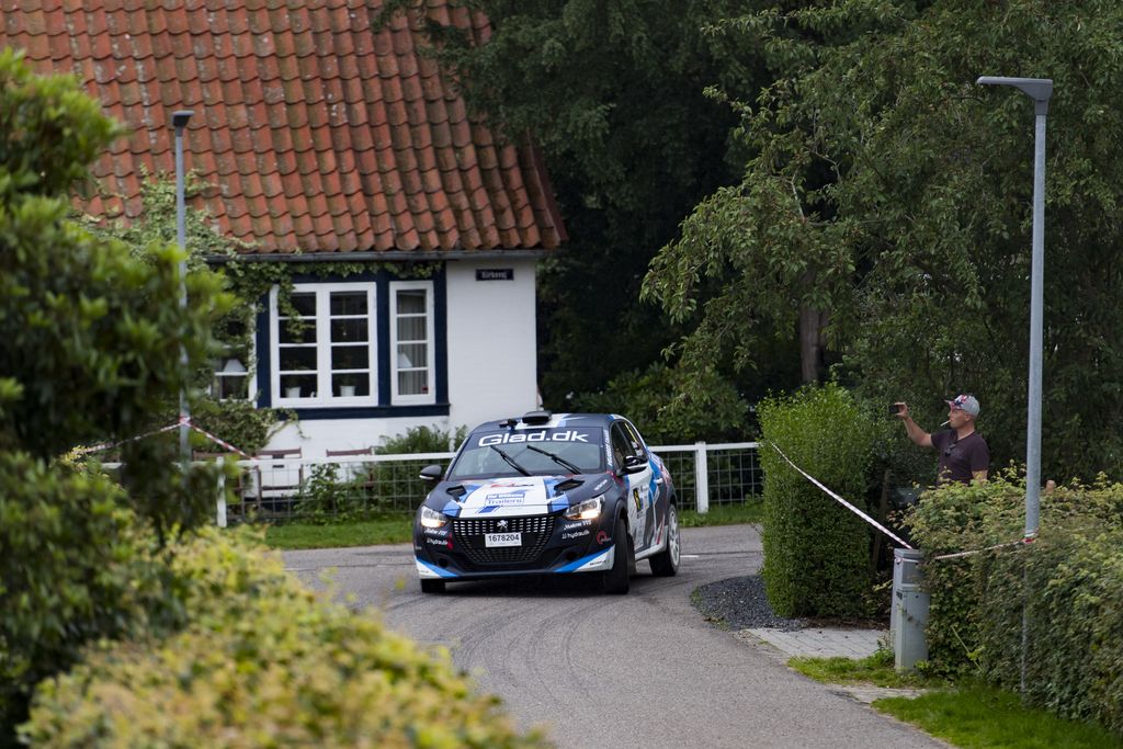 Jacob Madsen og Line Nedergaard racede gennem Juelsmindes gamle bydel
(Foto: Jokum Tord Larsen)